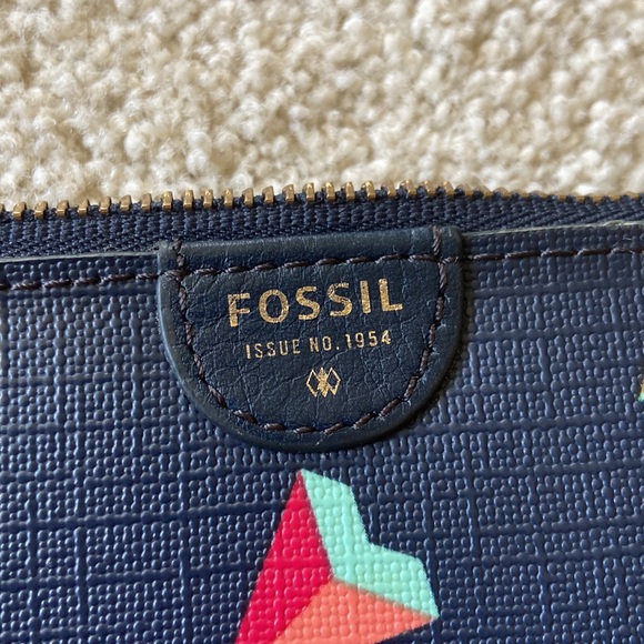 Fossil Zip-up Clutch - Picture 4 of 6
